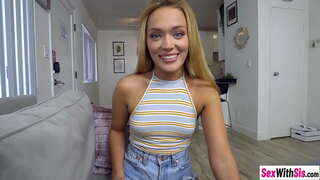 Hot babe gëzuar blowjob dhe pidhi të ndyrë