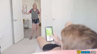 Petite stepsis perde a virxindade con Bro