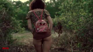 ���ाहसिक में, निर्जन समुद्र तट पर सेक्स