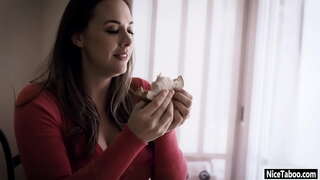 Horny MILF Chanel Preston suĉante dick kaj akiris fucked hard