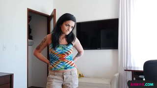 Mano stepsister tiesiog nebus baigti pataikyti ant manęs, kol aš įdėti ją ant keturiomis ir šūdas, kad stora slurping pūlingas orgazmas - Kylie Foxxx