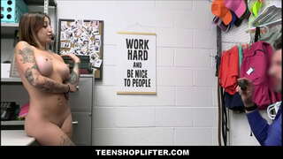 TeenShoplifter.com - Bourik Pòl Dansè Kenbe Etalaj Valiz