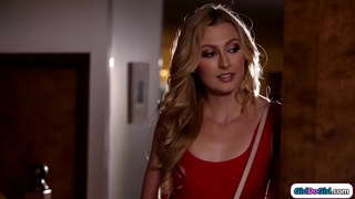 Kad nāk mājās vēlu atkal savu nejauko stepmom nolemj viņa ir lesbiete.Ar pameita saņemt titsucked briketes ar milf maksts un viņas facesits