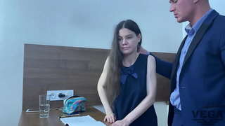 HEJMO CLASS GOT EL DE MANO KAJ LA INSTRUISTO VOLIS FIKI LA STUDENTO EN LA PUGO