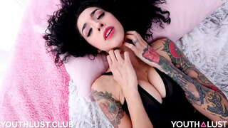 Искиткеч мексиканка яшилђр-табигатькђ якынлык үзенең беренче порно видео Китция ИНТРО