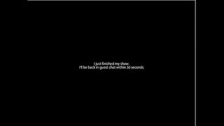 Sexy Redhead Pasundayag uban sa usa ka Baso nga Dildo Sa Cam