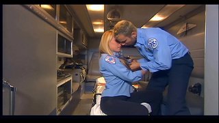 Busty rubia fucked beltza izterrean handiko galtzerdiak