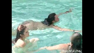 Libog Samantha Cruz kantutan ng isang tao habang ang kanyang hubad na girlfriends ay swimming