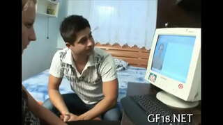 שיין לעגאַל עלטער טיניידזשער מיידל שטייט דאָגי שניט