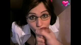 Chick lucu dina gelas meunang eta alus