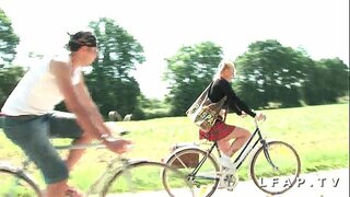 Jong en mooi student met grote tieten graf sodomisee et prise en dubbele p