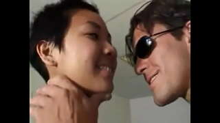 Χαριτωμένο Filipina Κακοποιήθηκε Από τον γκουσγκούνη