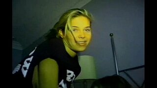 ���নন্দের সাথে মেনে চলে