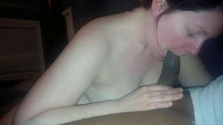 Gwraig ac yn gyntaf ceiliog du