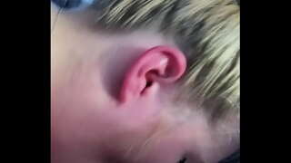 Blondīne svešinieks sūkā manu pimpi mans auto