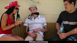 Çılpaq qız və sərt трах sex video 17