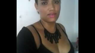 E kachu a bai ku su amigunan i a sali for di e muher mucha na e kas di puta kayente