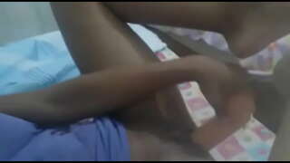 ���्यो यो खोलिदिएको र shoves यो सबै