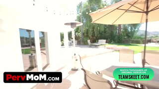 ���ैं मेरी माँ और क्रीमयुक्त उसे बिल्ली