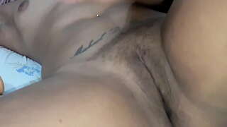 هذا النمرة هو professorinha, يكشف كل شيء في الساقين وتظهر فرجها لك مع ديك من "ب". فضلا عن كبيرة وسميكة