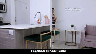 Den biba pèrmití kompañero di klas di flur di kambio di papel di prueba