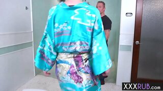 ���ุกซน MILF massaeg เป็นพวกศพแล้วก็นั่งมาของเขาเรื่องใหญ่