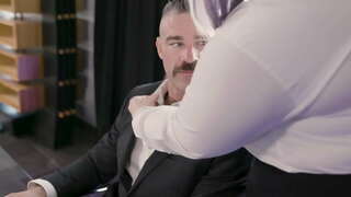 XXL Babe Lortzean Pussyfucked Bere Zintzilik Boss