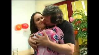 ���ोरदार लड़की जेनी के साथ बड़ी प्राकृतिक स्तन गड़बड़ हो जाता है पीछे से