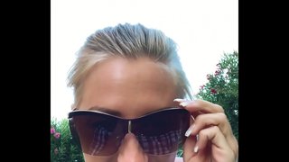 Mən тереблю öz barmaqları ilə sıx пизду azn ictimai qazon