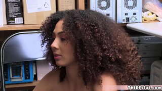 Interracial quickie mat engem teen, deen op CCTV