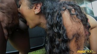 ���कली टैक्सी भारतीय मरीना माया बीबीसी पहली बार porno एक टैक्सी में