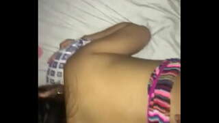 Ngjyra çorape gruaja nuk mund të le të shkojnë e saj buttplug