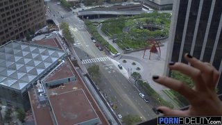 Чад Вайт зайнятий маніяком Anny Aurora