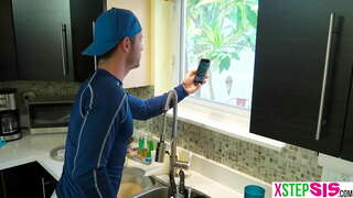 Ögey bacı-латиноамериканка - yaxşı членососка və mən застукал onun bu fəaliyyəti