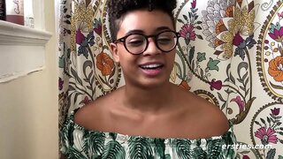 Zezak Mjaltë Punon Me 2 Dildos