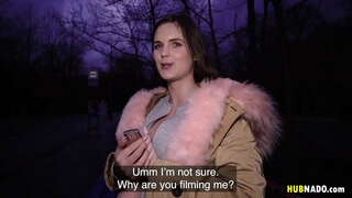 Taylee 나무는 대중에게 구강을 타고난 닉