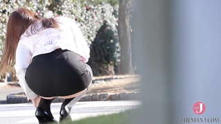 À�Вялікая задніца】 Яна непрыстойна спакушае сваімі узбітымі сцёгнамі, выглядывающими з паясы з падвязкамі. [bunc 001]