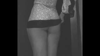 Getroude vrou te wys af in die b. pop, haar man, cuckold