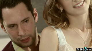 Мршав падчерицу користио њен очух перверзно