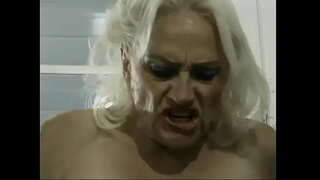 Зрелая Cathy Jones трахается дар ошхона бо ду чуваками