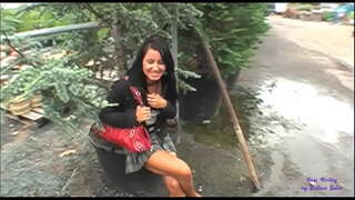 En viveiro a puta permite-se ser fodido con pracer