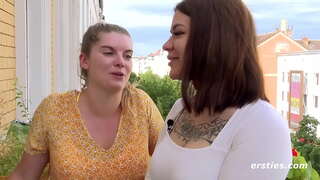 ���රක ආධුනික lesbians කරන්න එය නිවසේ පුරා 