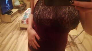 Hasiendo un situacion ta baila dilanti den spil mustra e pesonan